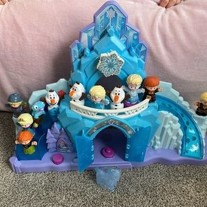 Little people frozen castle